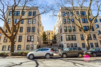 Building Photo - 604 W Addison St
