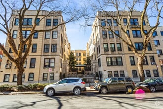 Building Photo - 604 W Addison St