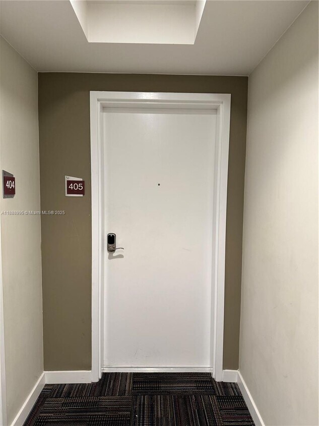 Foto principal - 7875 NW 107th Ave