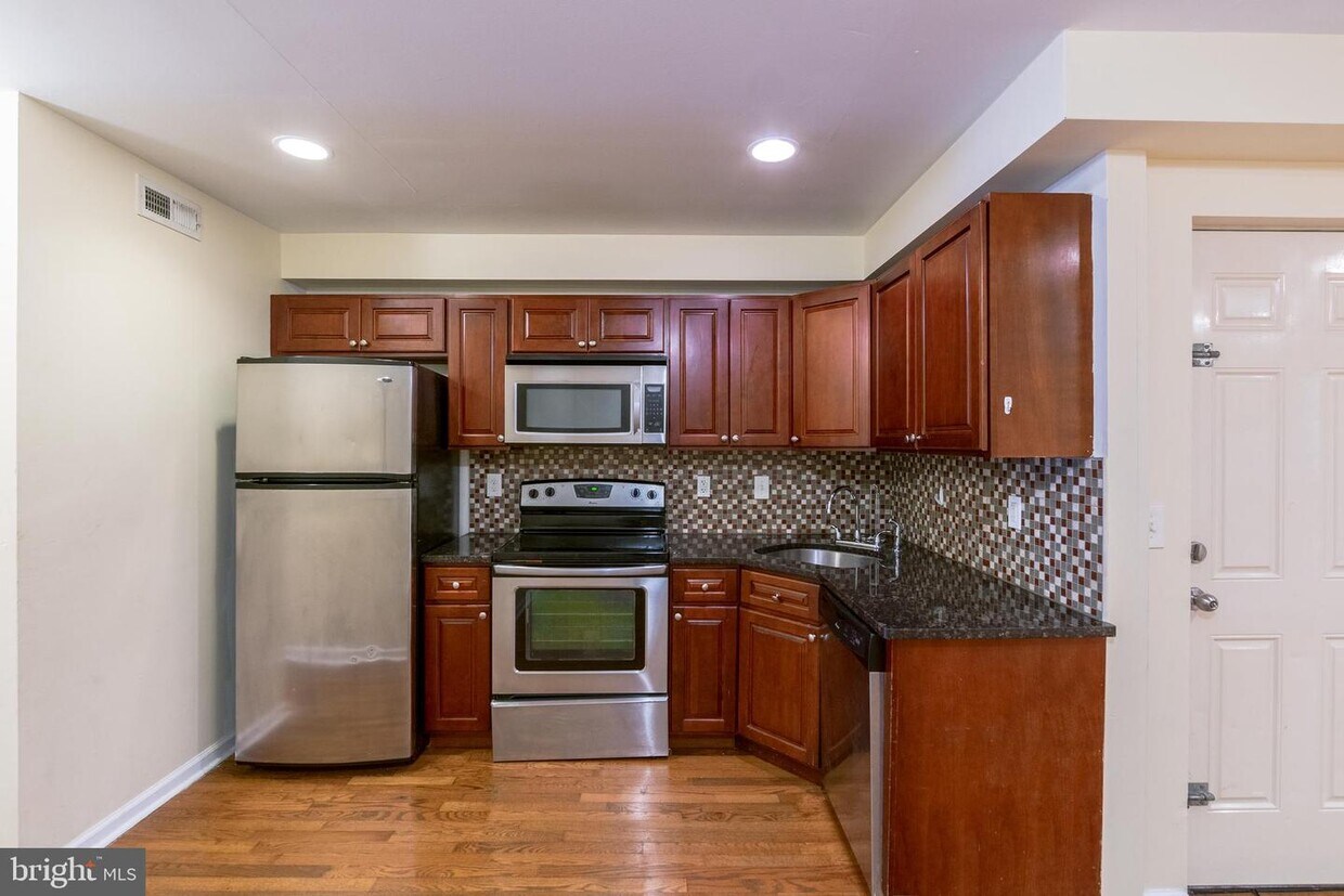 Foto principal - 2350 N Park Ave