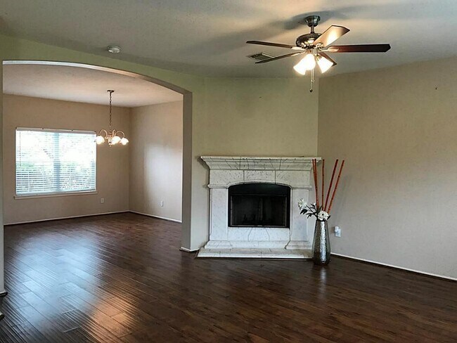 Foto del edificio - 2630 Cypress Springs Dr