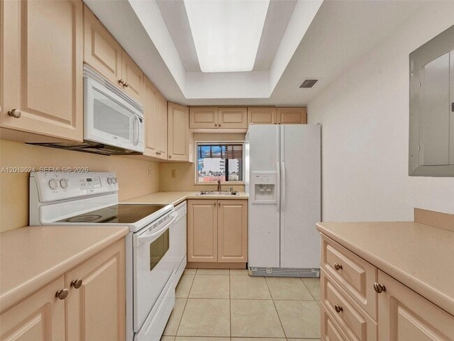 Photo - 9420 W Flagler St Apartment