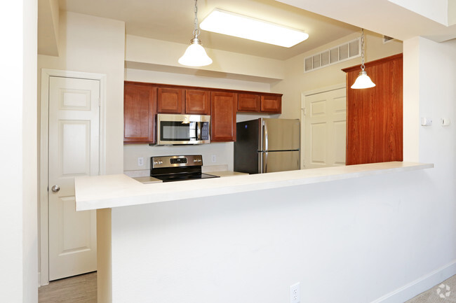 1BR + Den, 1BA - The Ashley/975 SF - Kitchen - Mansions at Hemingway