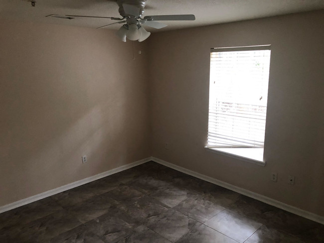 Building Photo - 107 Masters Dr