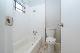 Building Photo - 8124 Beech Cove Ln