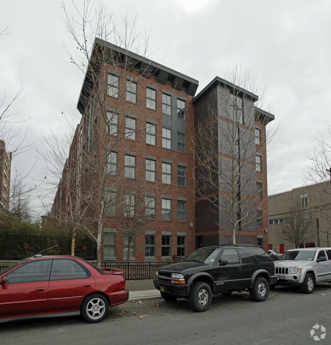 Building Photo - Huntington Condominiums