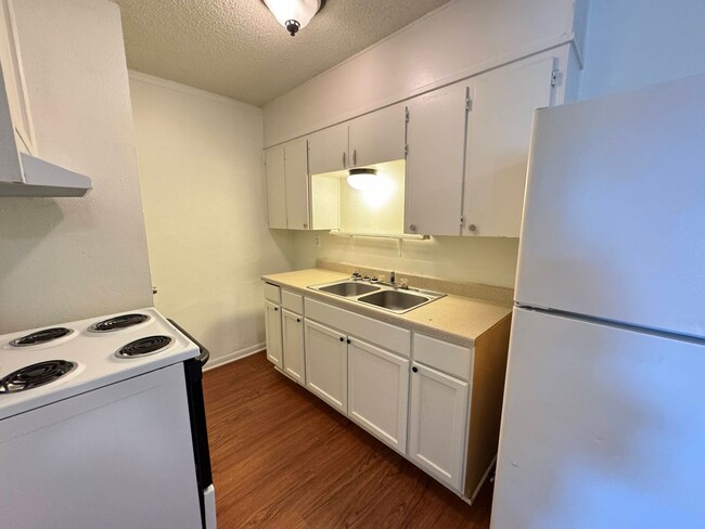 Building Photo - 505 Sunset Ln