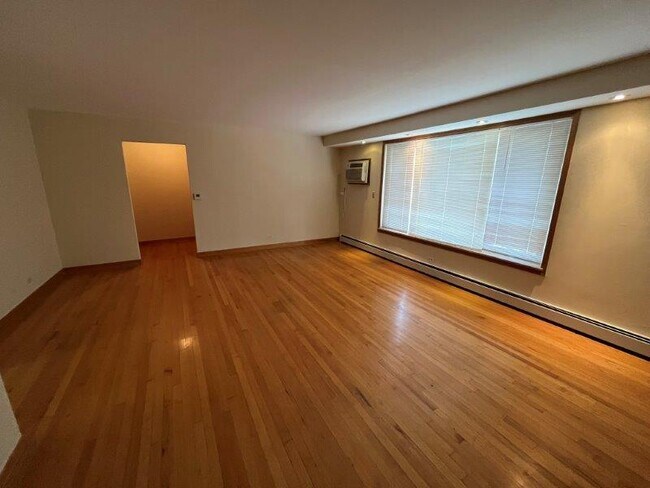 Building Photo - 1531 Bonnie Brae