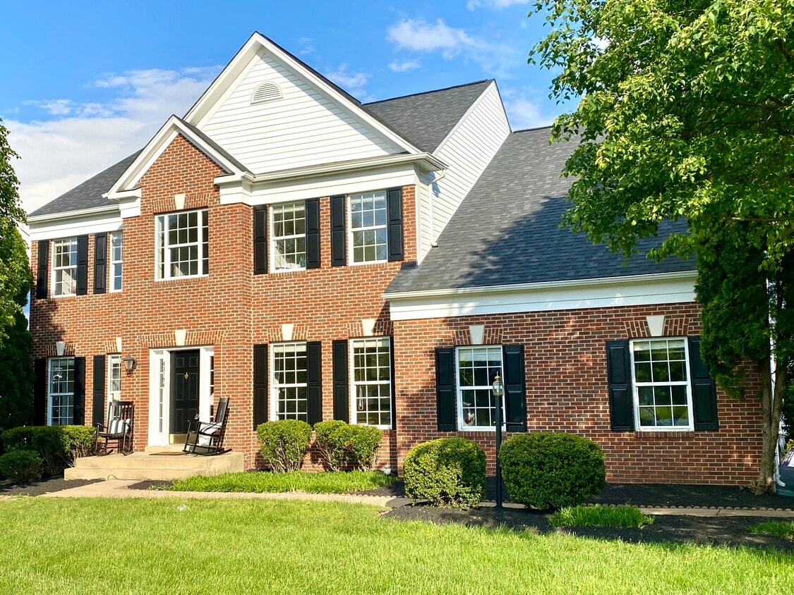 Elegant Colonial with Large TRX Deck - 43194 Parkers Ridge Dr