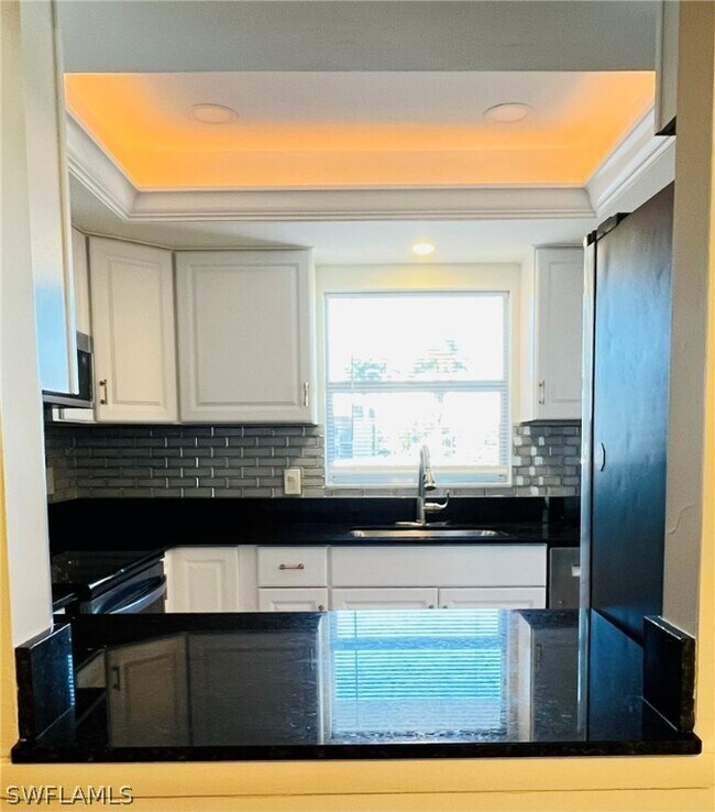 Foto del edificio - 4912 Tamiami Trl E