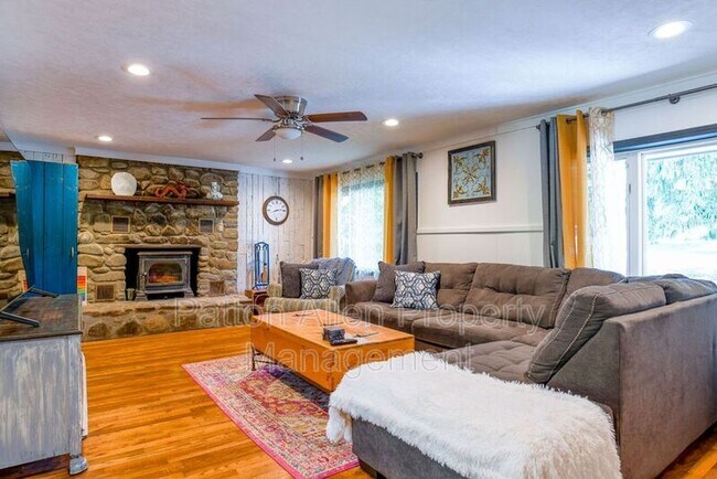 Foto del edificio - 2143 Pisgah Hwy