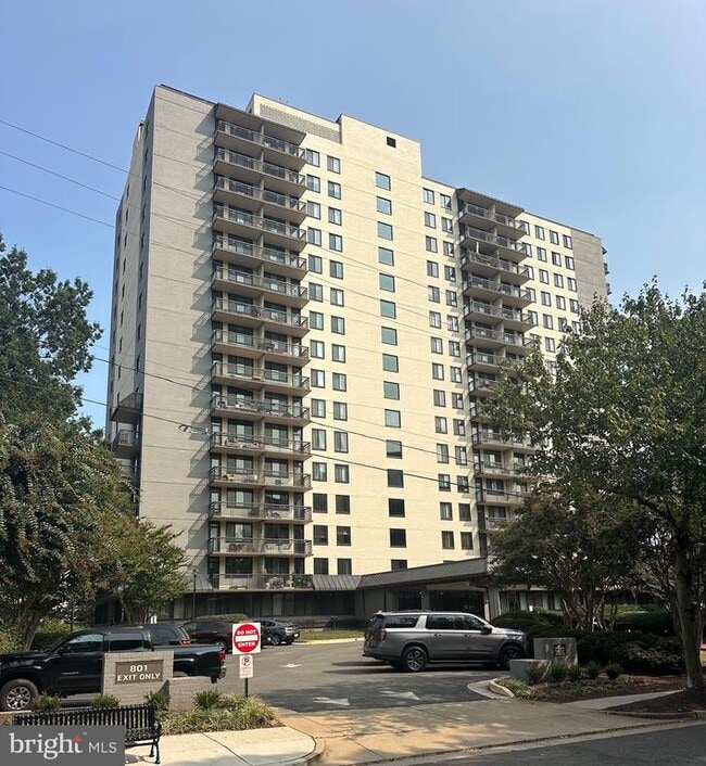 Building Photo - 801 S Pitt St