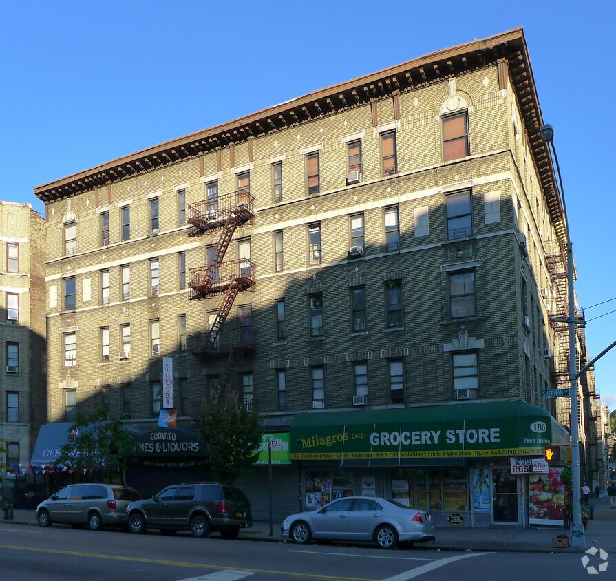 Foto del edificio - 182 Sherman Ave