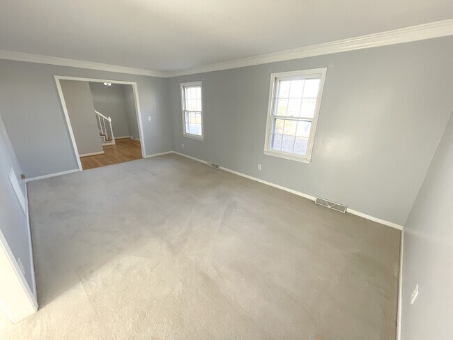 Building Photo - 309 Rosebud Ct