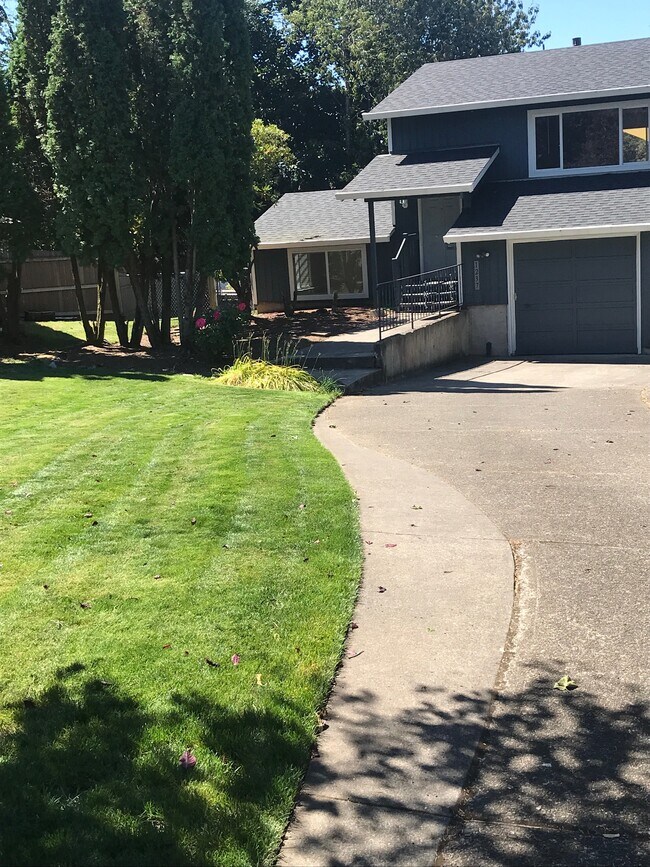 Frente de 1237 - 1237 SE Olvera Pl