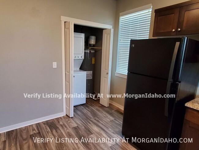 Building Photo - 811 S Sunglow Ln