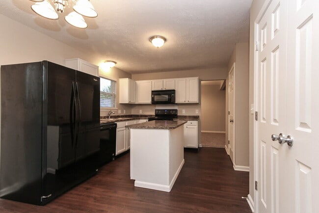 Building Photo - 4529 Woodland Ct