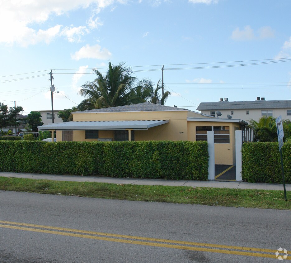 616 Moffett St, Hollywood, FL 33020 Rentals in Hollywood at 616 Moffett
