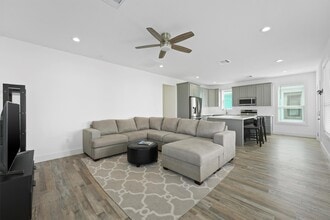 Building Photo - 4025 A Vista Blvd