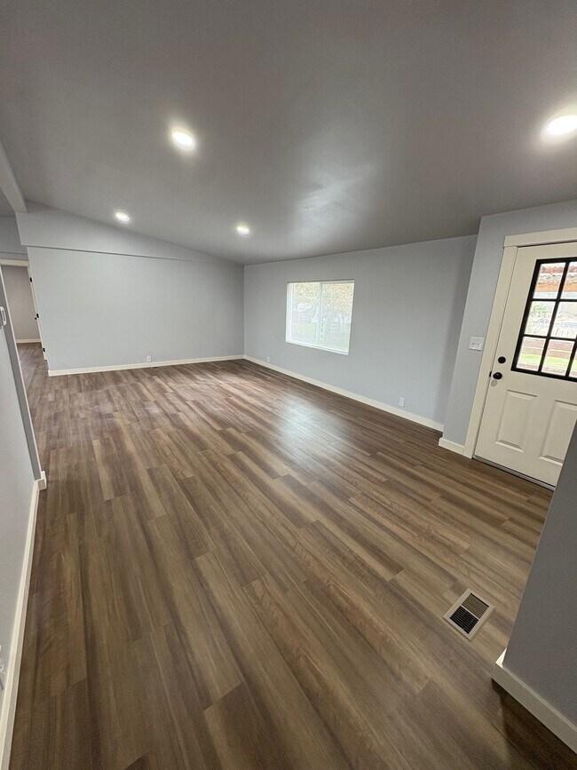 Foto del edificio - 38823 Ridge Dr