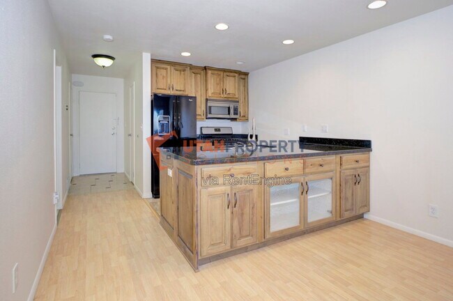 Foto del edificio - 1180 S Foothill Dr