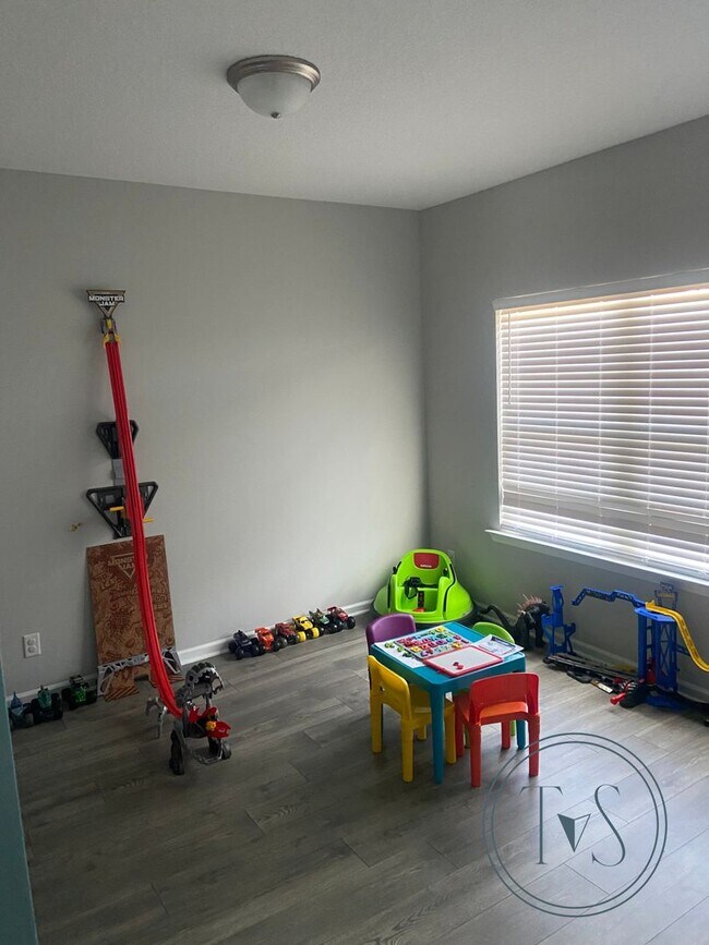 Foto del edificio - SPRING MOVE-IN SPECIAL AND RATE DROP ALERT...