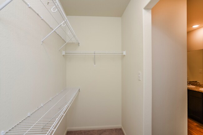 Foto del edificio - 7111 Aaron Jordan Dr