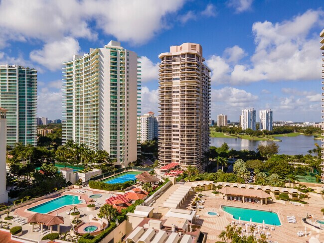 Foto del edificio - The Landmark Club Condominium