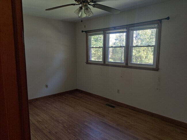 Building Photo - House with HUGE storage barn on 25 acres
