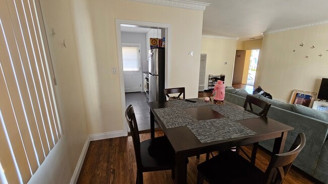 Building Photo - 581 Levering Ave