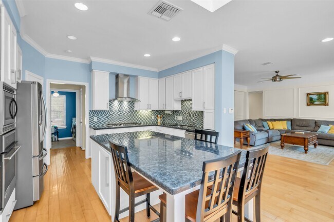 Foto del edificio - 98 Winding Creek Pl