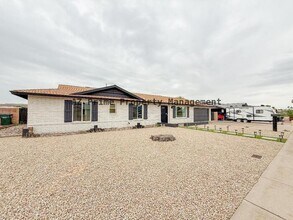 Building Photo - 1917 W Topeka Dr