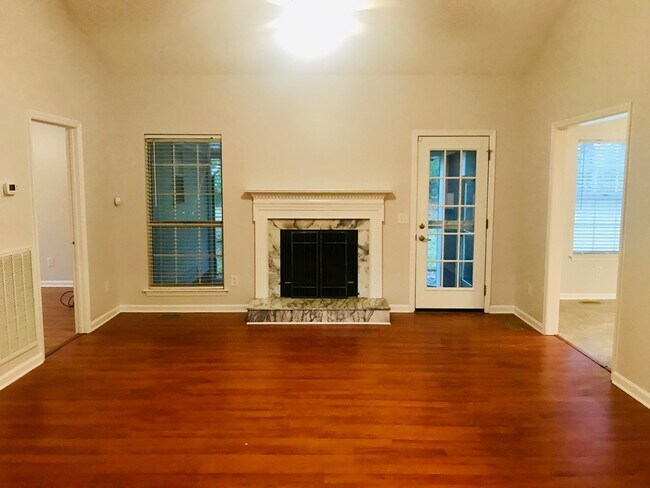 Foto del edificio - 104 Heritage Pl