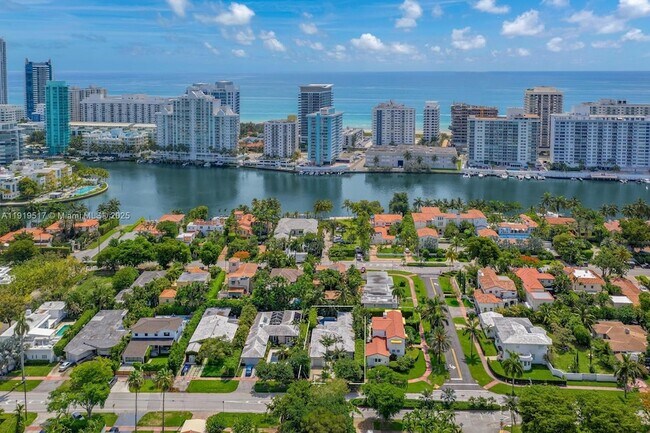 Foto del edificio - 5915 La Gorce Dr