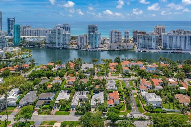 Photo - 5915 La Gorce Dr House