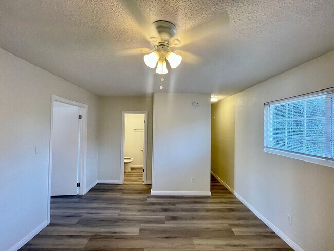 Building Photo - Charming 1-Bedroom Apartment in Prime Van Nuys Location - MOVE IN READY