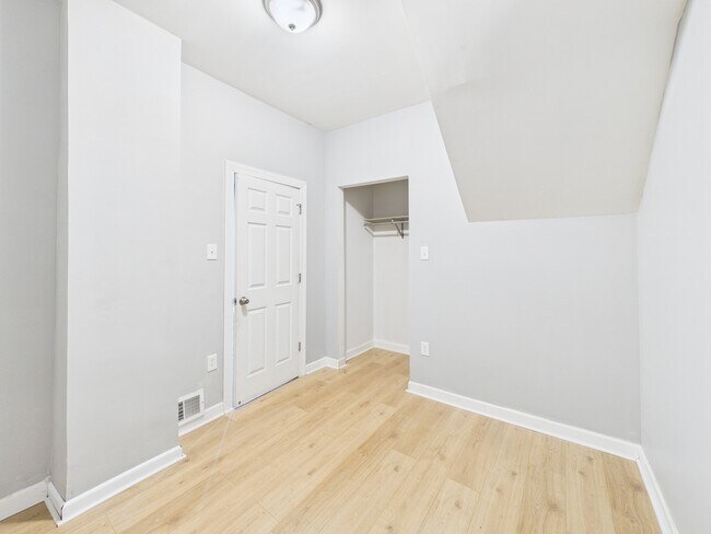 Building Photo - 6639 S Bishop St