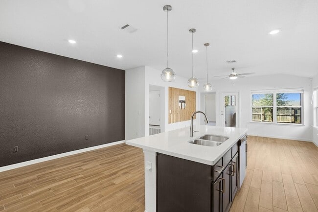 Building Photo - 8215 McKamy Dr