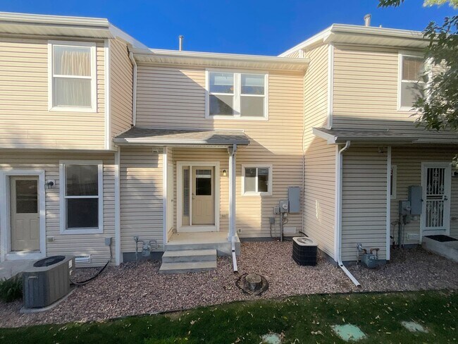Foto del edificio - 2 Bedroom Townhome Available Near S Circle...