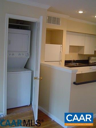 Foto del edificio - 2420 Barracks Pl