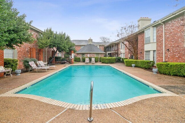 Foto del edificio - 7920 Rockwood Ln