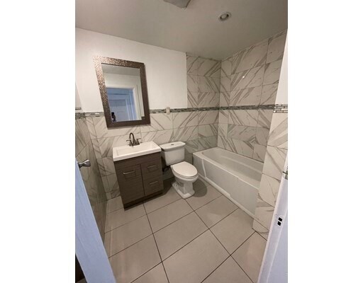 Foto del edificio - 707 Metropolitan Ave
