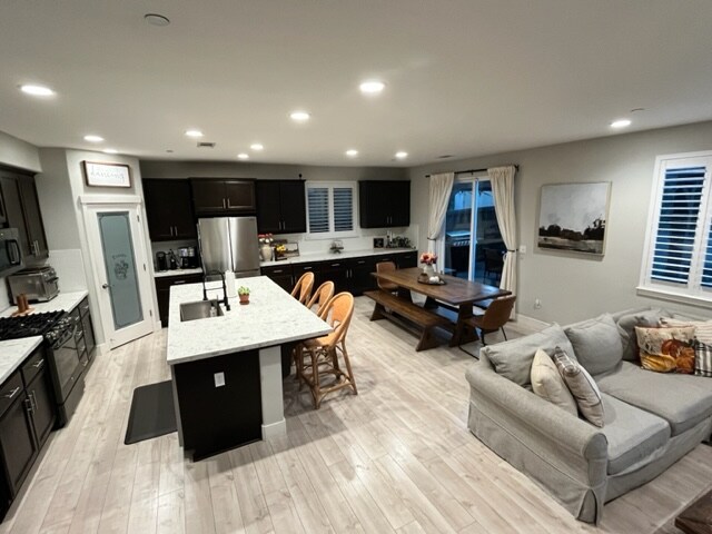 Foto del edificio - 333 Emory Ct