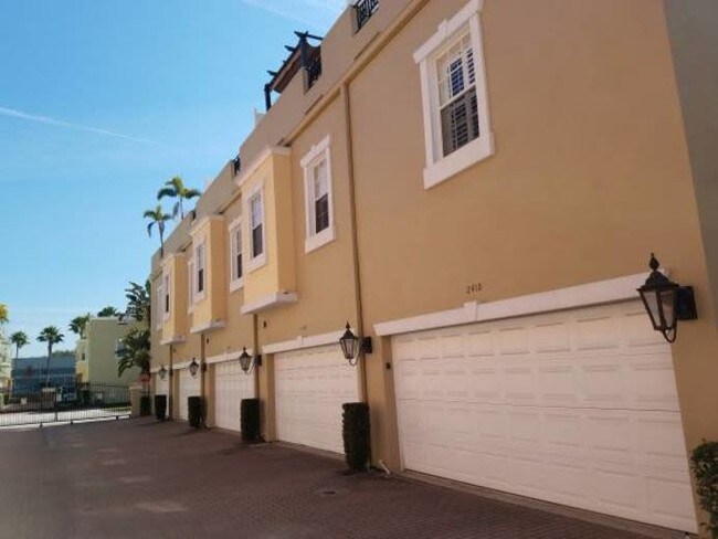 Building Photo - 2410 Victoria Gardens Ln