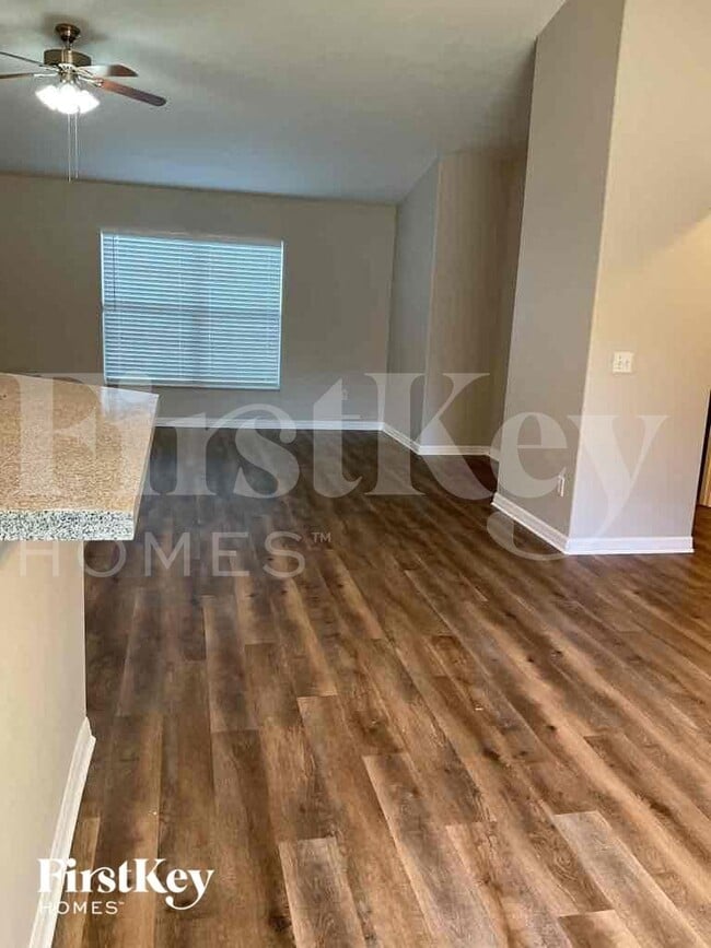 Building Photo - 739 N Midland Dr