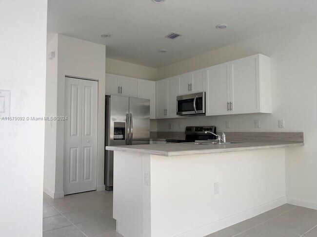 Foto del edificio - 2682 SE 11th Ct