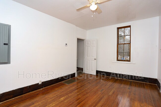 Building Photo - 162 Booker St