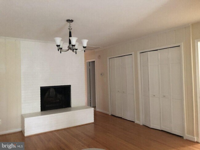 Building Photo - 1124 Ormond Ct