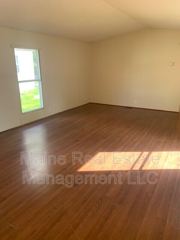 10 Cloverleaf St, Winthrop, ME 04364 House Rental in Winthrop, ME