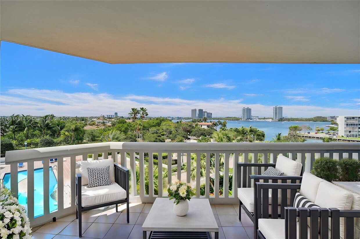 Foto principal - 1000 E Island Blvd